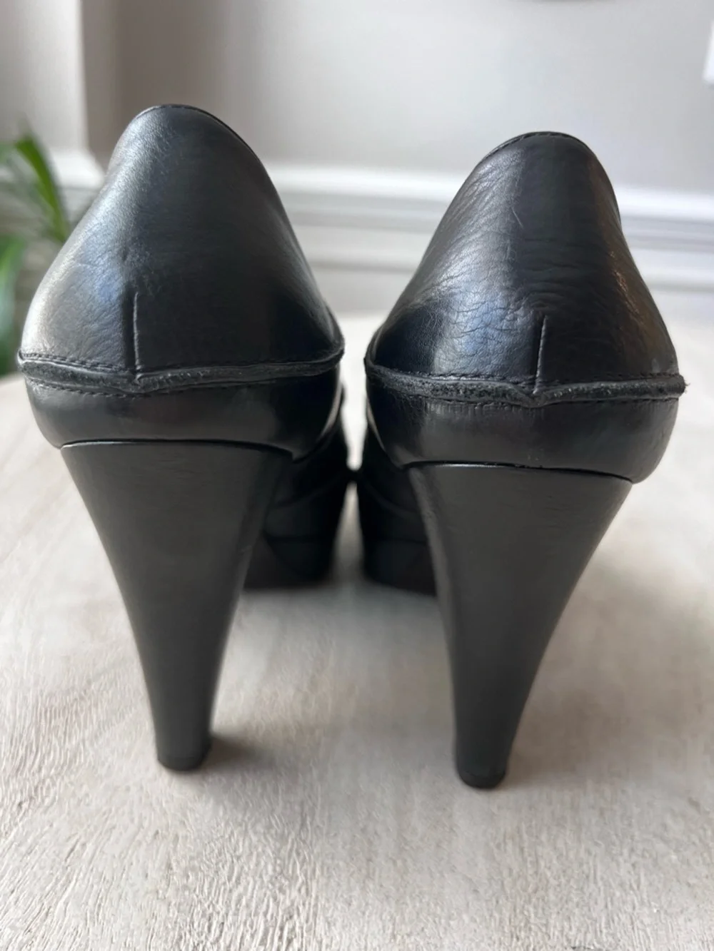 LAutre Chose black leather